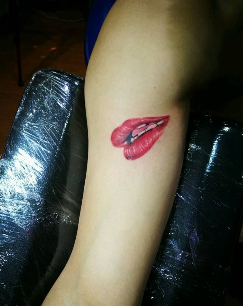 火焰红唇纹身图片