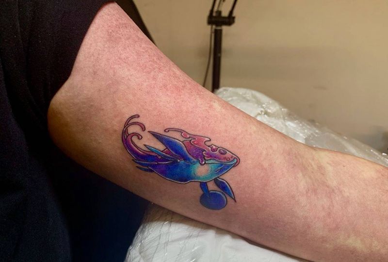 星鲸纹身图片_手臂水彩纹身图案