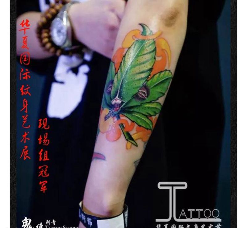 New school枫叶纹身图片_手臂New School鬼绣文化纹身图案