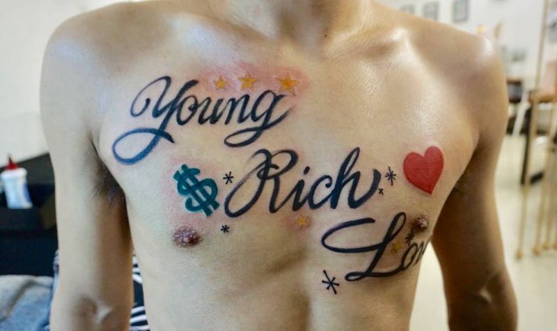 英文花胸纹身图片_胸部Old School纹身图案