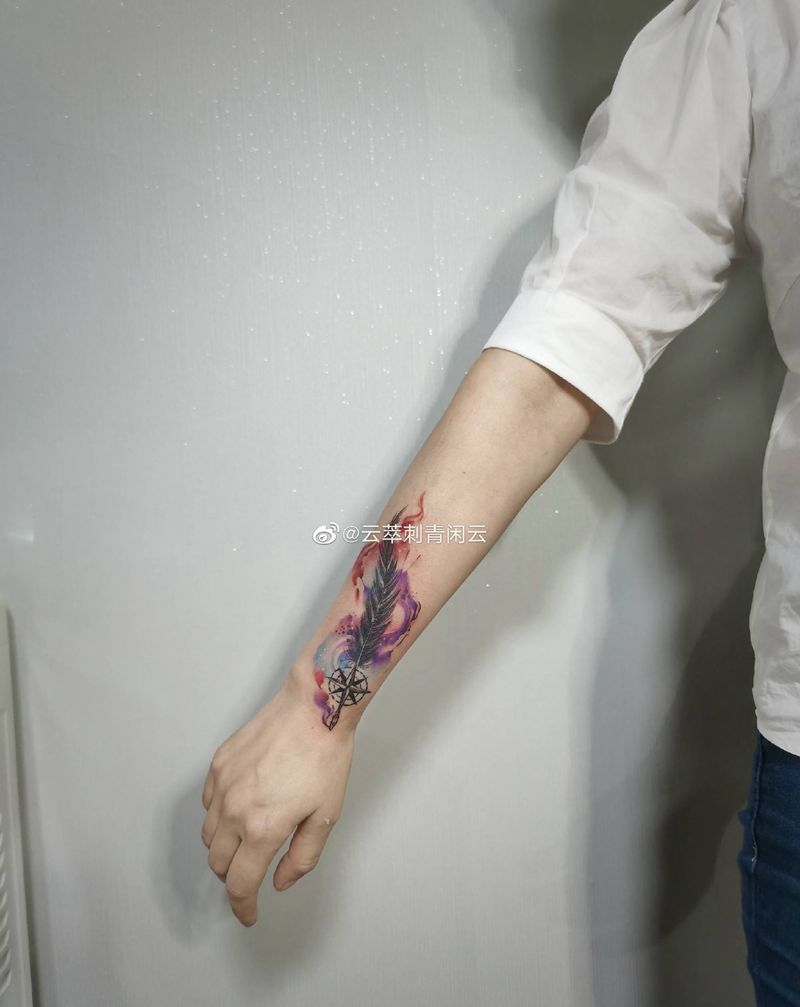 水彩羽毛纹身图片_手臂水彩纹身图案
