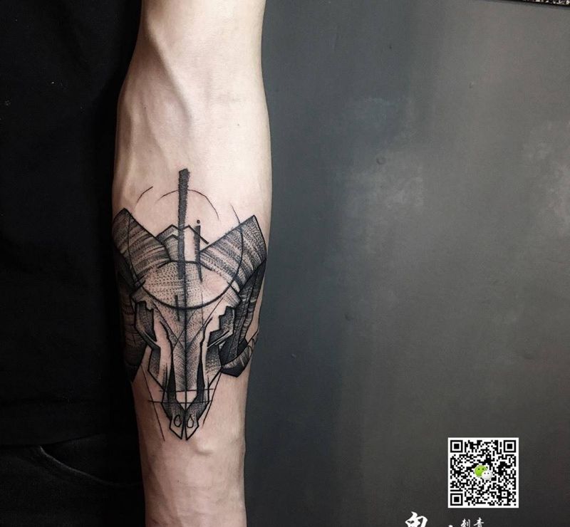 点刺风格鹿头纹身图片_成品手臂欧美清新几何动物原创刺青点刺纹身图案