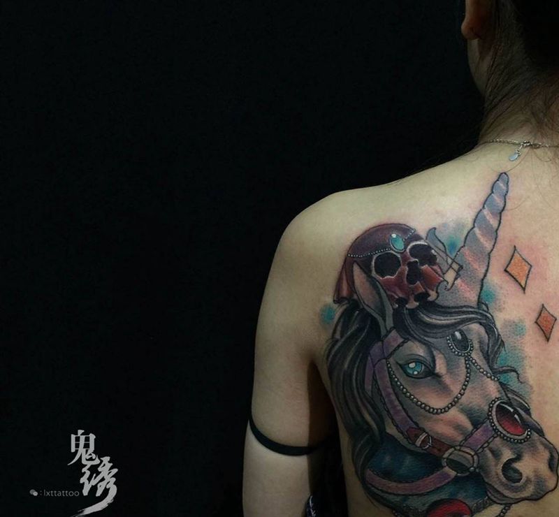 独角兽纹身图片_成品背部欧美动物刺青纹身图案