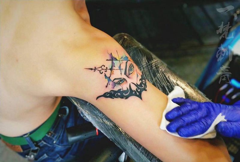 修改作品纹身图片_重庆刺青匠重庆店肩部成品人物纹身图案