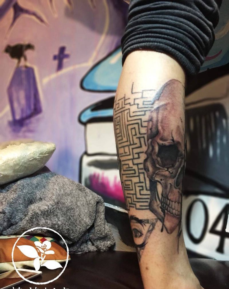 两面骷髅纹身图片_成品手稿腿部清新欧美几何纹身图案