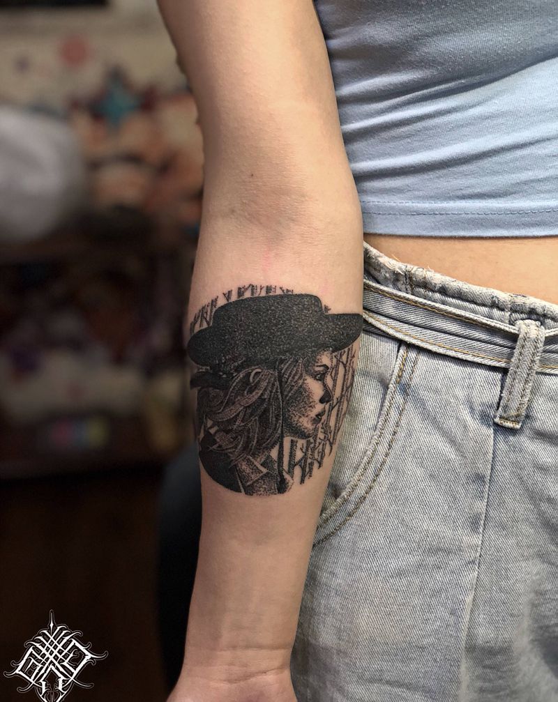 女郎纹身图片_手臂点刺欧美写实鬼绣纹身图案