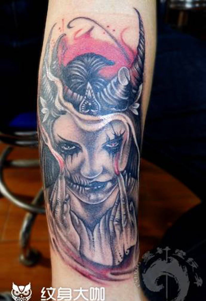 魔女纹身图片_手臂手部欧美写实水彩纹身图案