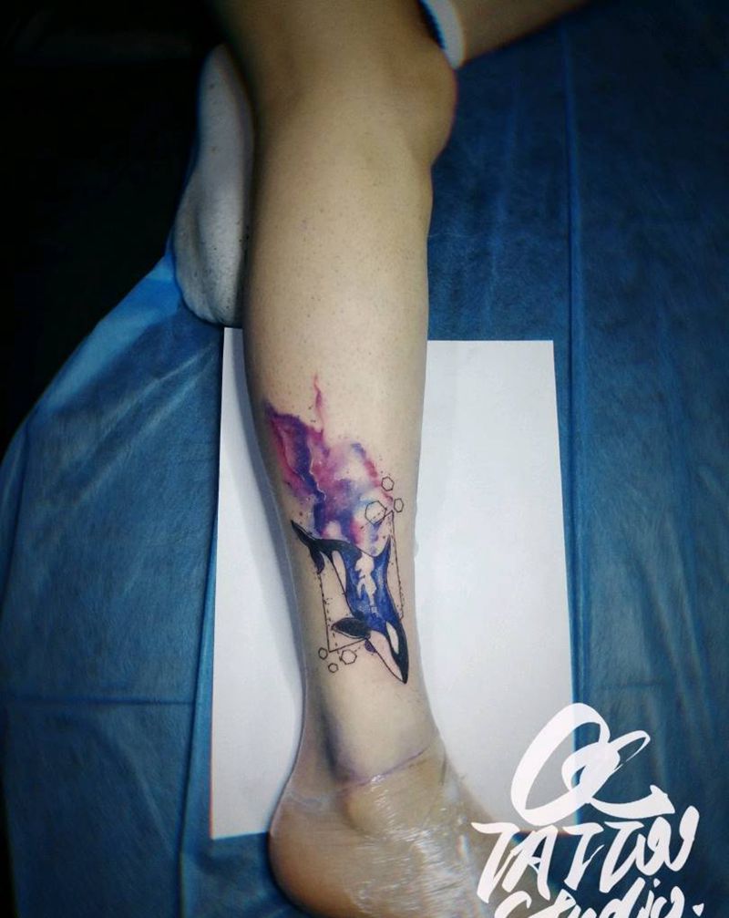 鲸鱼纹身图片_腿部水彩纹身图案