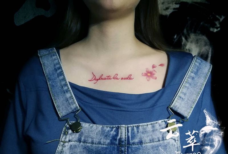 英文纹身图片_胸部清新纹身图案