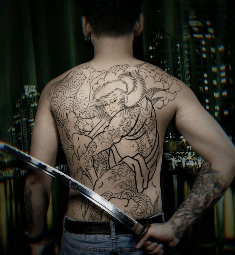 满背纹身图片_背部老传统纹身图案