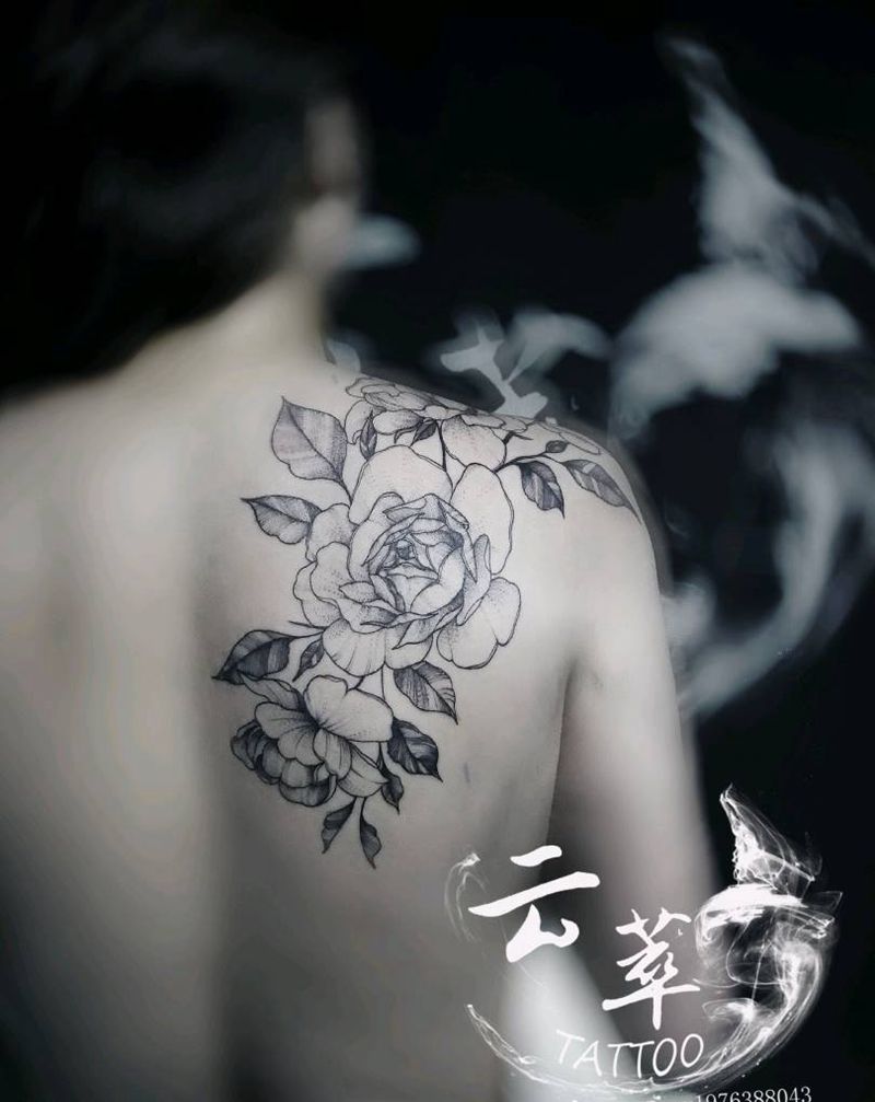 素花纹身图片_背部肩部点刺素花纹身图案