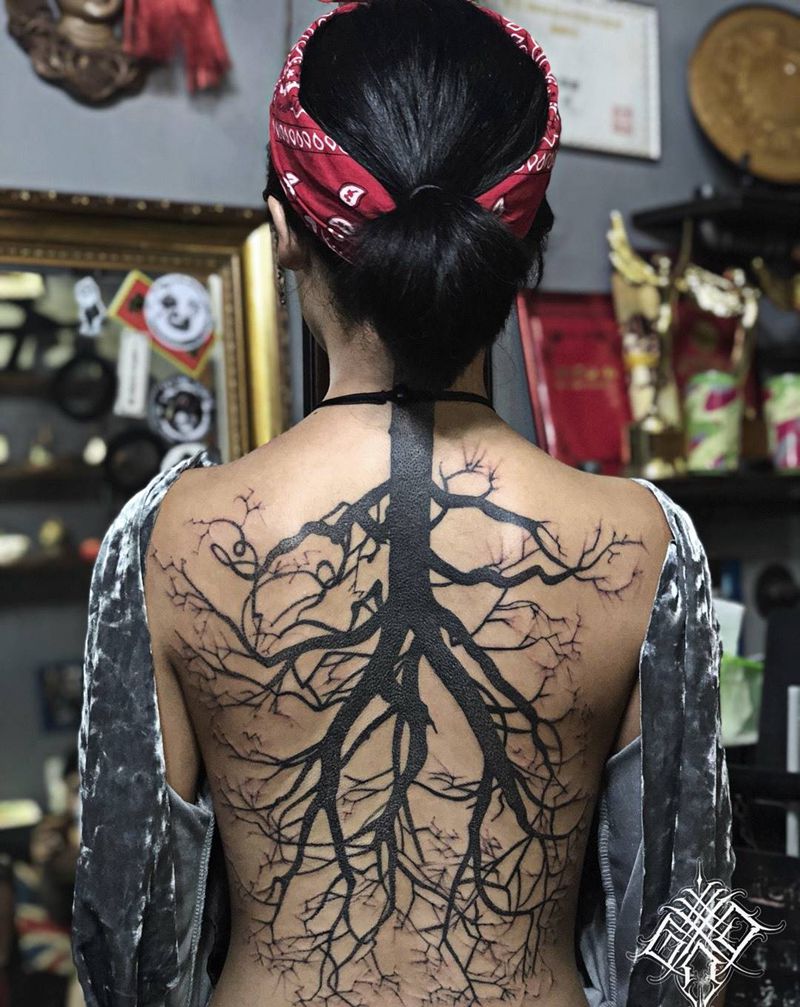 树根纹身图片_背部点刺鬼绣纹身图案