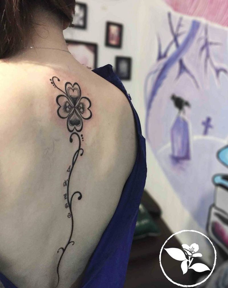 四叶草纹身图片_成品手稿背部清新几何纹身图案