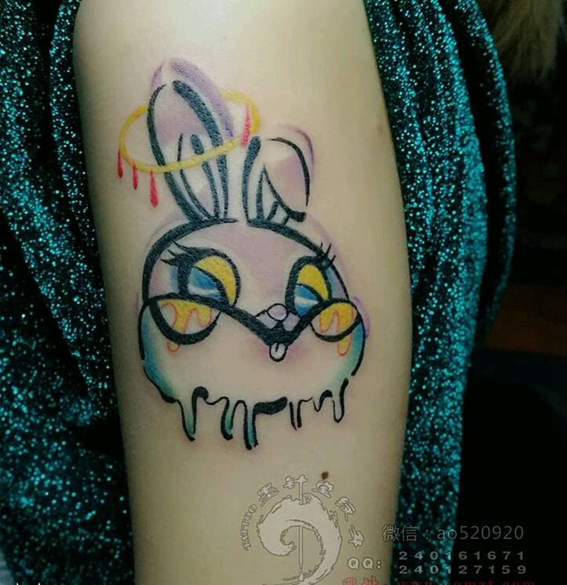 卡通小兔子纹身图片_手臂手部水彩纹身图案