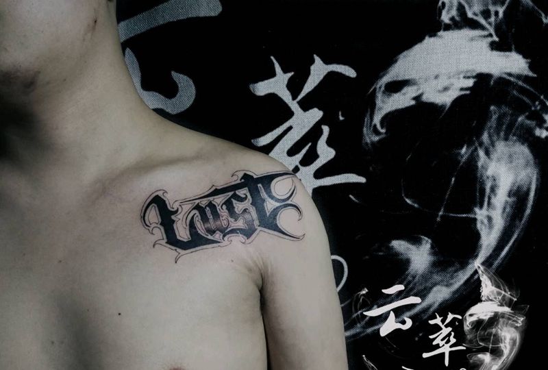 花体纹身图片_肩部纹身图案