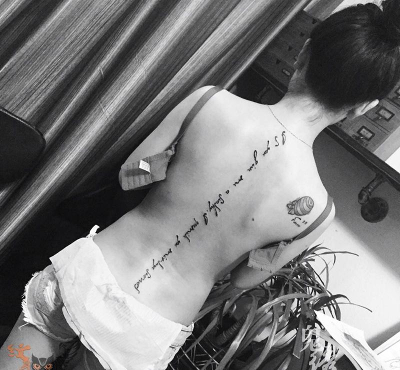 字母类纹身纹身图片_成品背部清新字符原创刺青纹身图案