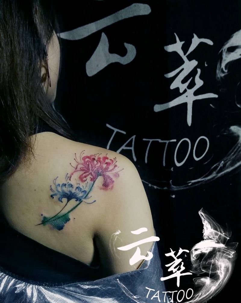彼岸花纹身图片_背部水彩纹身图案