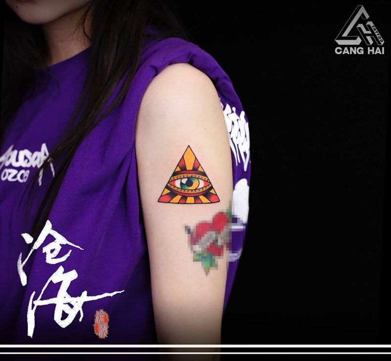 权利之眼和猫咪纹身图片