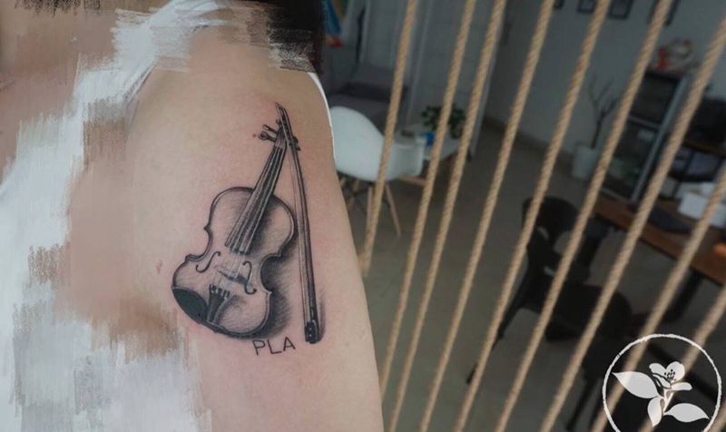 小提琴纹身图片