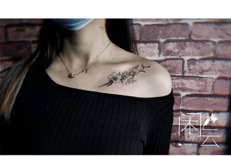 素花纹身图片_肩部纹身图案