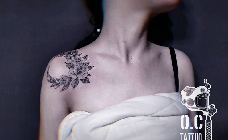 肩花纹身图片_肩部点刺纹身图案