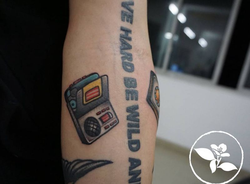 复读机纹身图片_手臂Old School纹身图案
