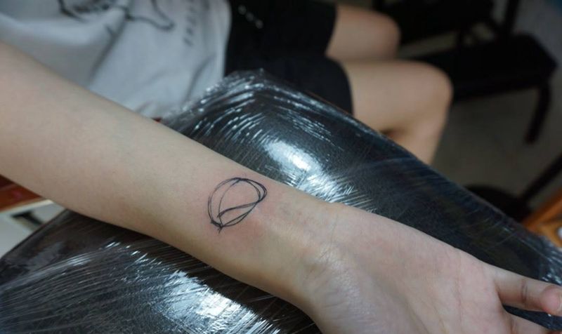 潦草版莫比乌斯环纹身图片