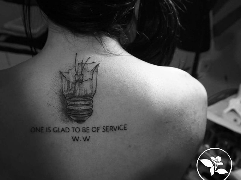 点刺灯泡纹身图片