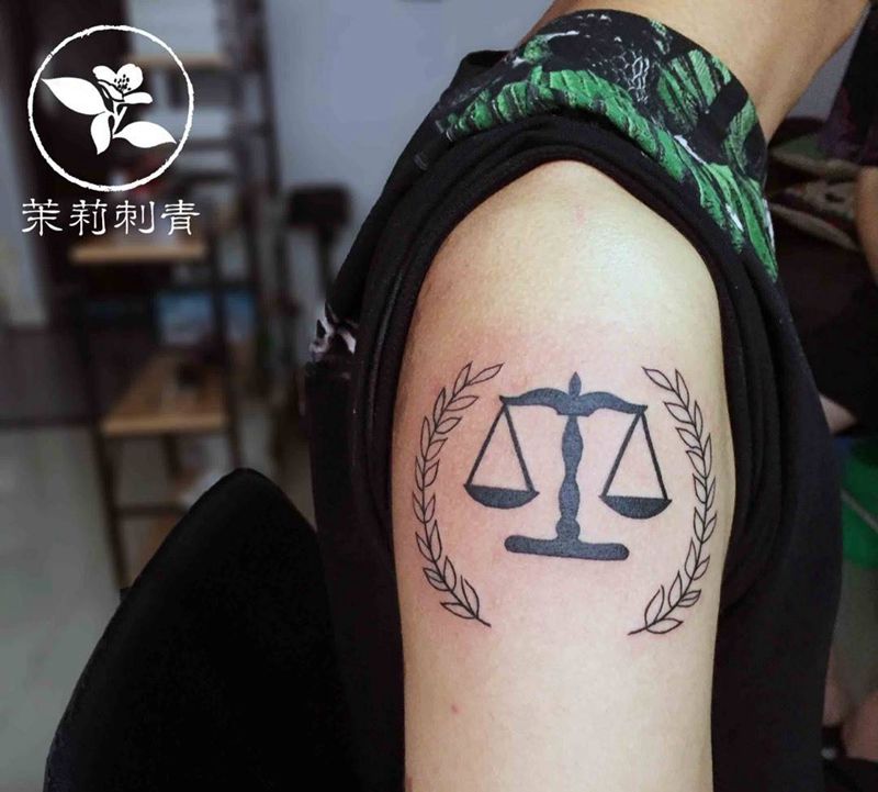 天平纹身图片_成品手臂清新纹身图案