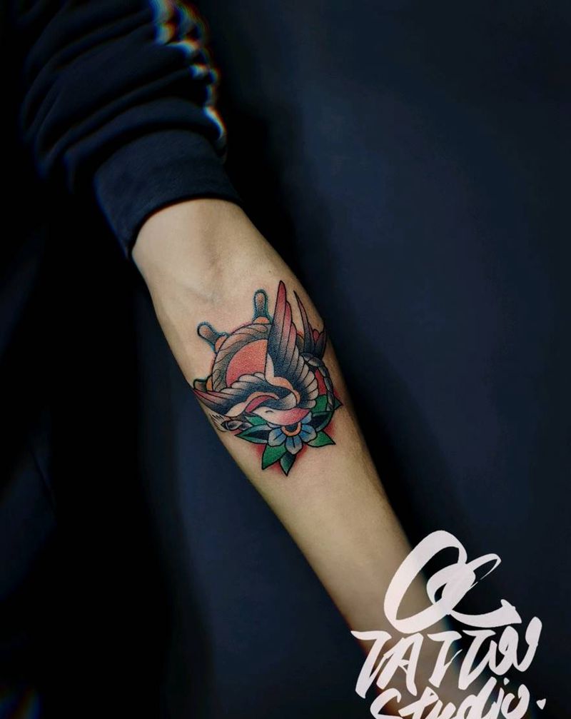 燕子纹身图片_手臂Old School纹身图案