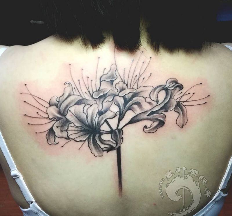 彼岸花纹身图片_背部水墨新传统纹身图案