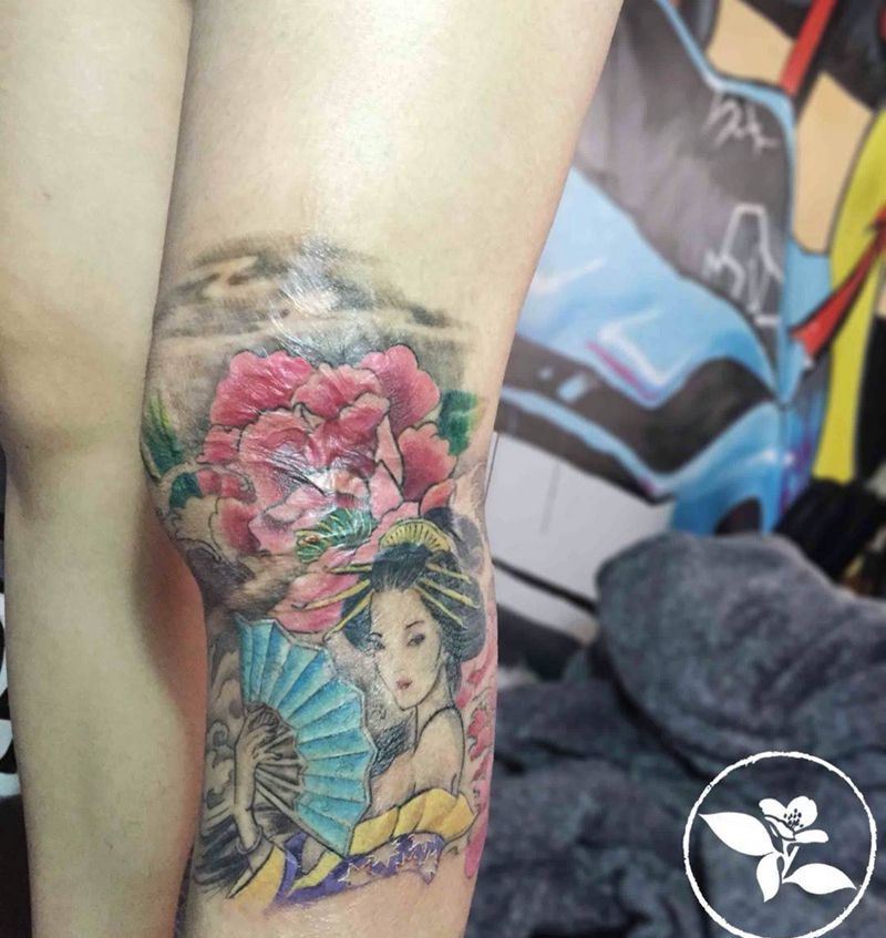 艺妓纹身图片_成品腿部传统人物纹身图案