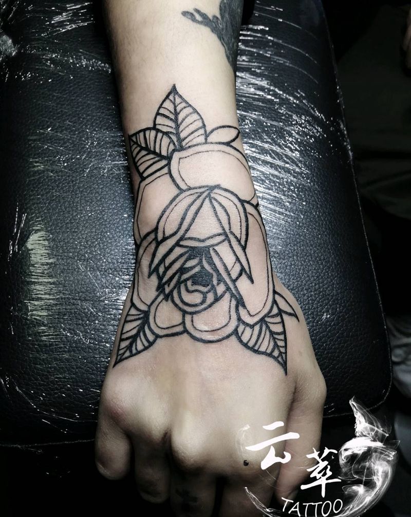 花花纹身图片_手部Old School纹身图案