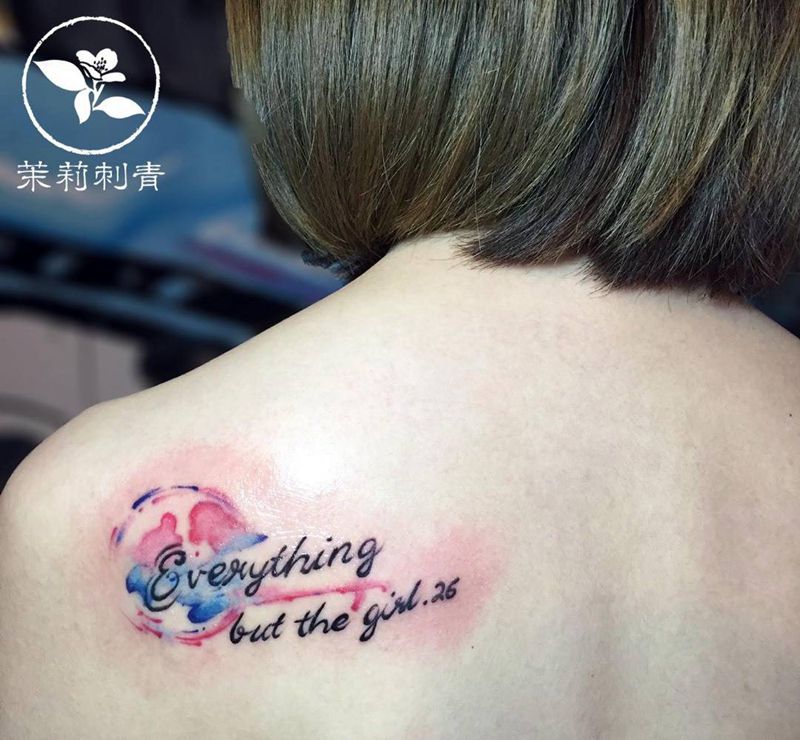 水彩英语纹身图片_成品背部清新水墨纹身图案