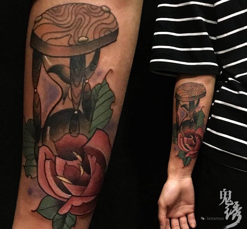 沙漏玫瑰纹身图片_成品手臂欧美刺青静物纹身图案