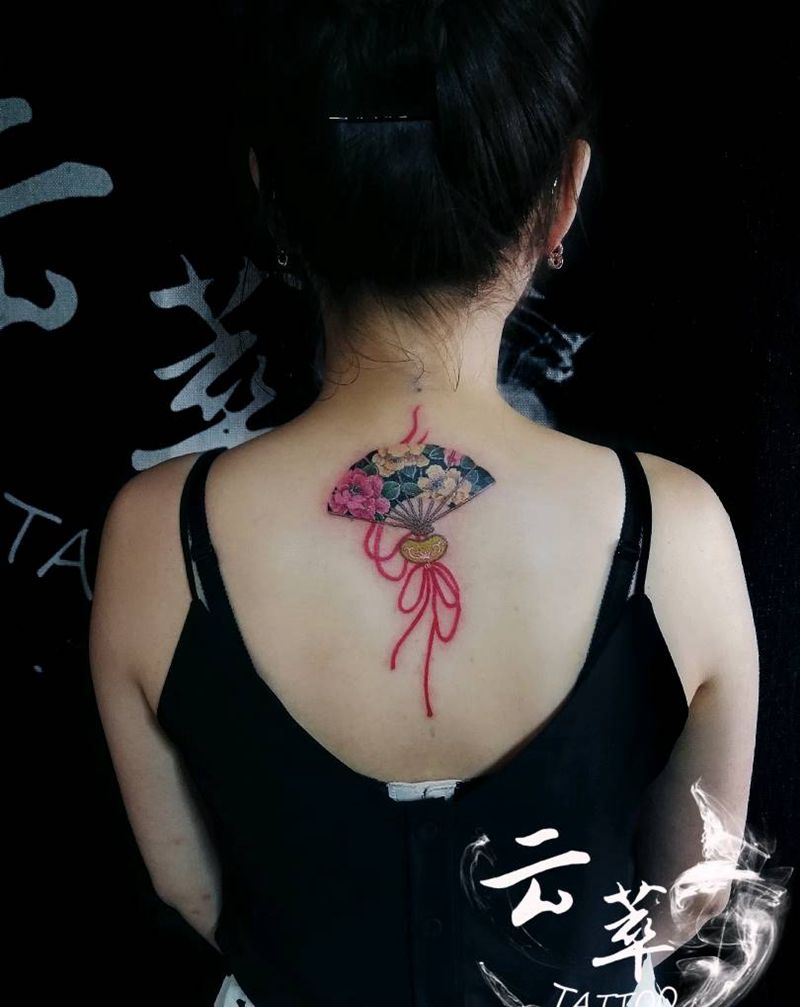扇子纹身图片_背部新传统中国风纹身图案