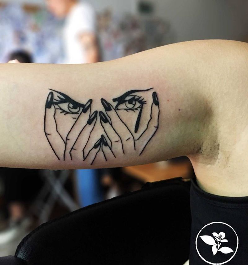 手指美女纹身图片