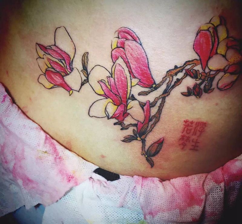 木兰纹身图片_成品腰部清新静物植物插花原创纹身图案