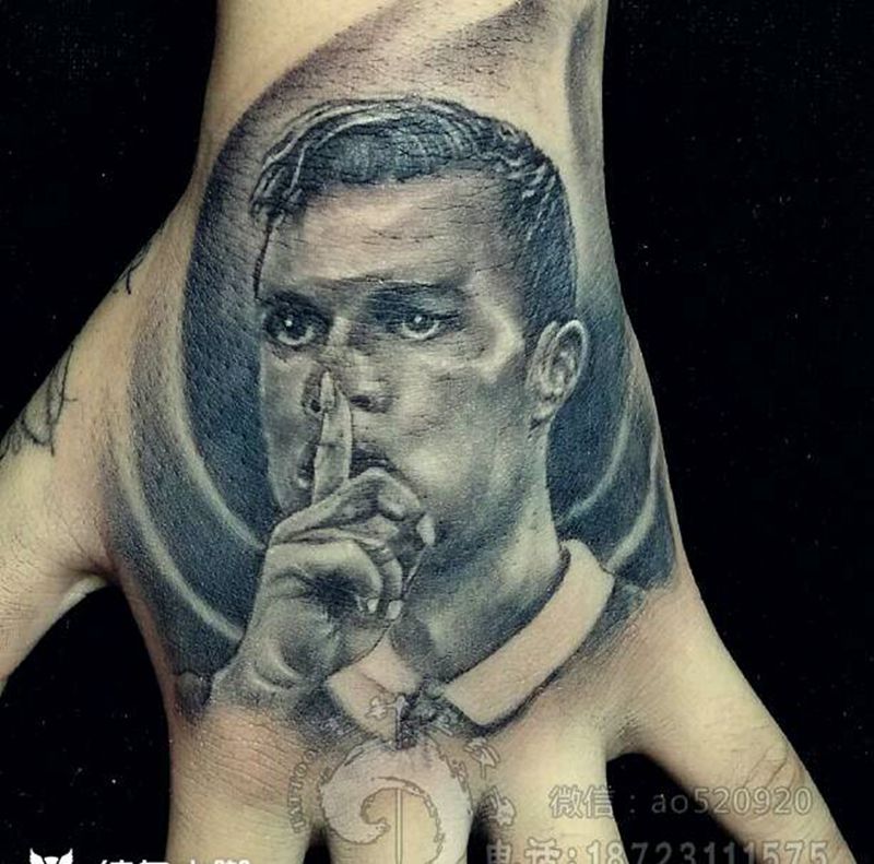 C罗纹身图片