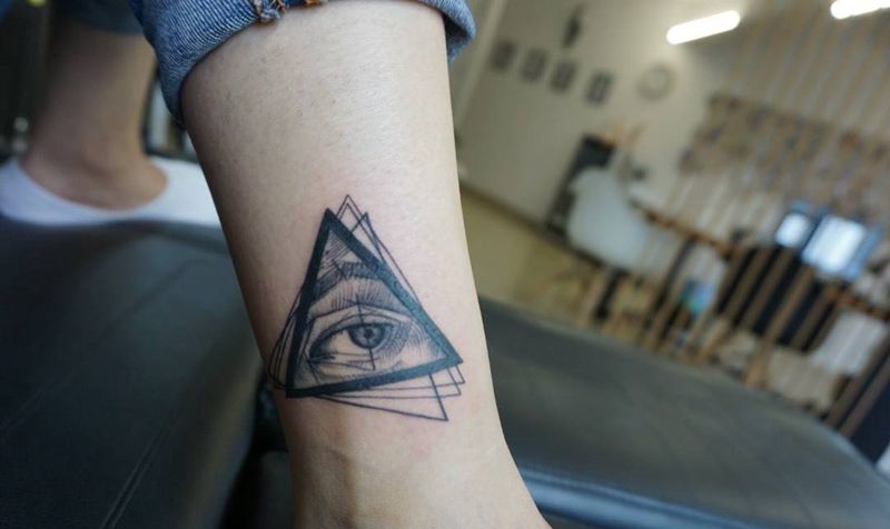 眼纹身图片_脚部几何纹身图案
