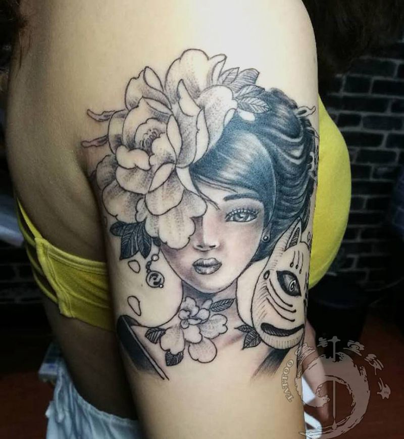 艺妓纹身图片_手部水墨点刺纹身图案