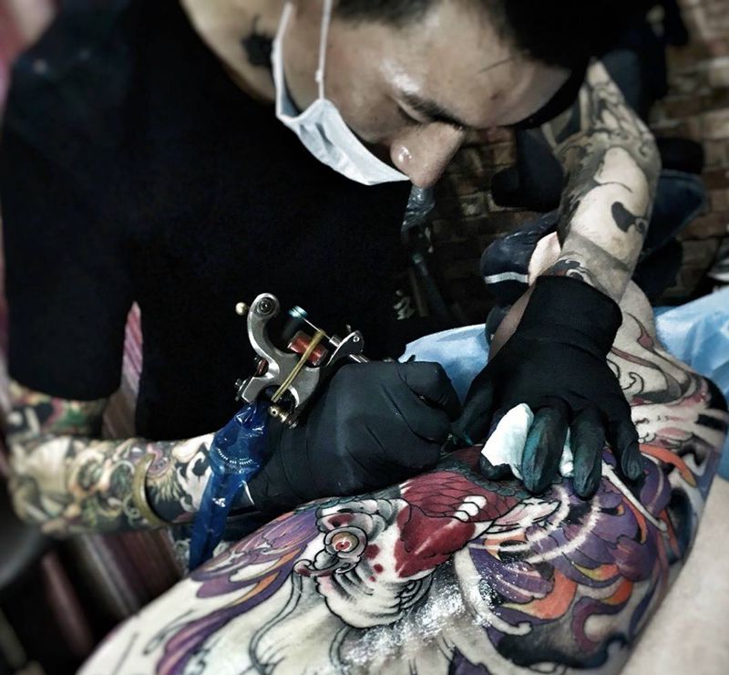 鲤鱼纹身图片_腿部传统动物刺青纹身图案