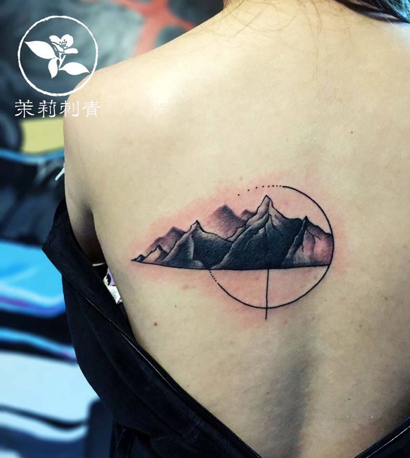 山峰遮盖纹身图片_成品手稿背部清新国画几何纹身图案