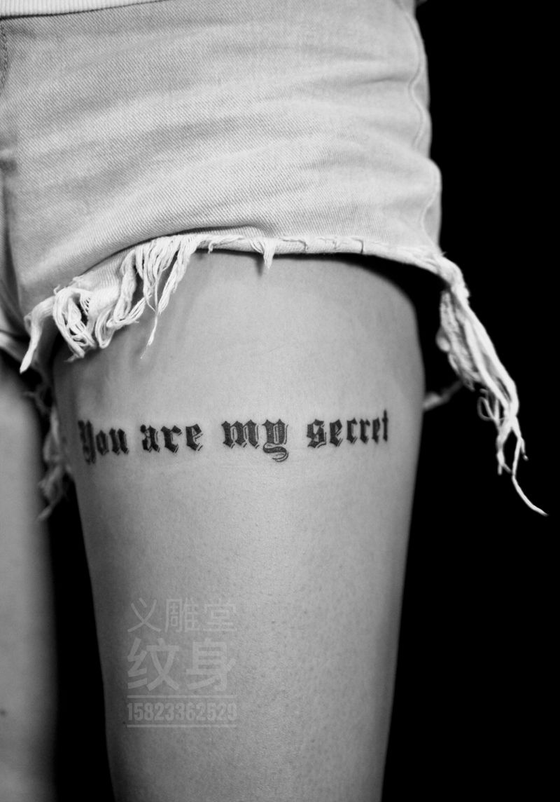 大腿字母纹身纹身图片_腿部花体字重庆义雕堂刺青纹身图案