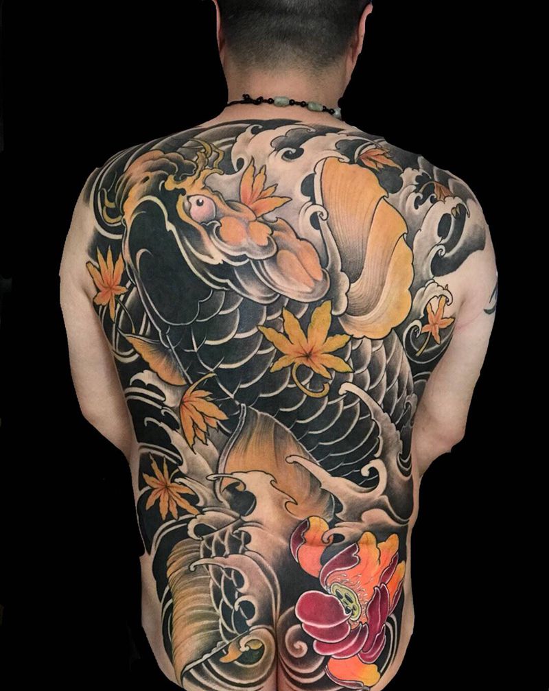 鲤鱼完工纹身图片_背部纹身图案