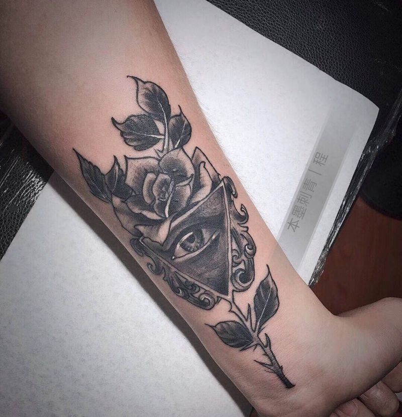 newschool玫瑰之眼纹身图片_手臂纹身图案