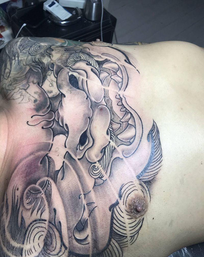 遮盖纹身图片_胸部纹身图案