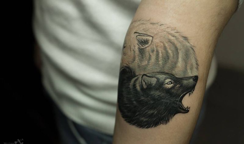 相生相印纹身图片_成品手臂手部欧美动物遮盖素描风格纹身图案