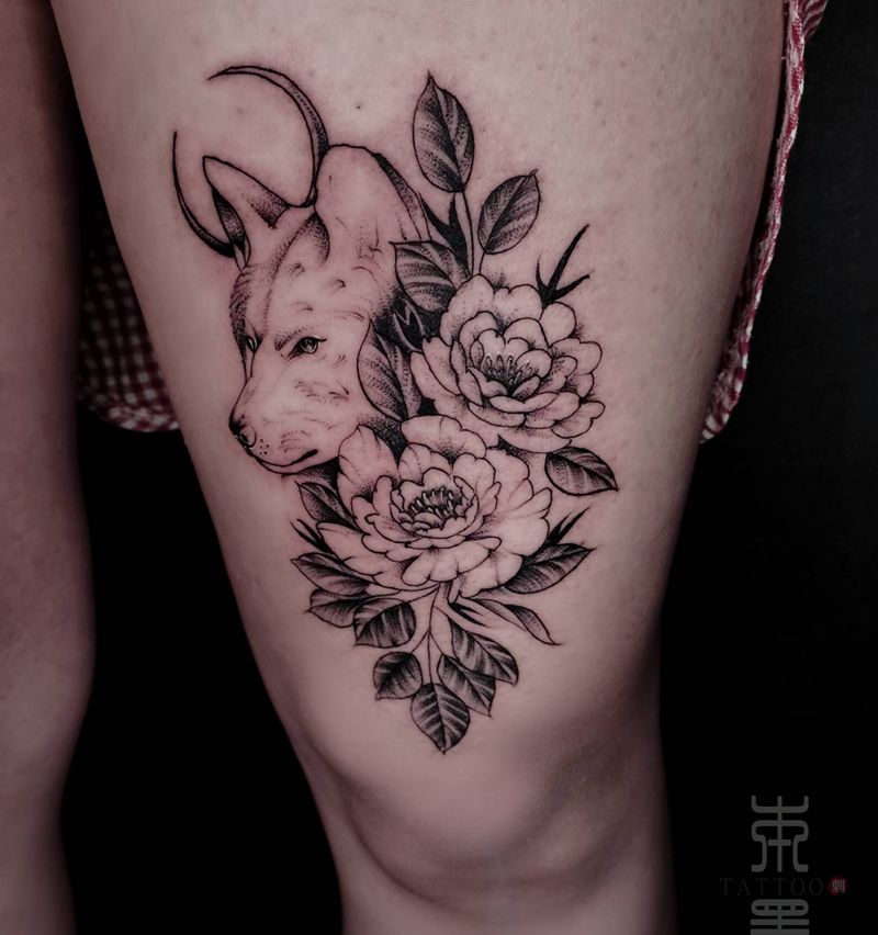大腿动物素花纹身图片_腿部素花动物纹身图案