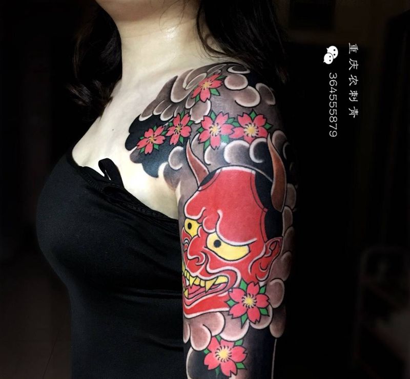 老传统纹身图片_手臂肩部老传统般若浪花纹身图案